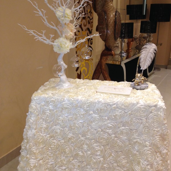 Ivory Rosette Table cloth