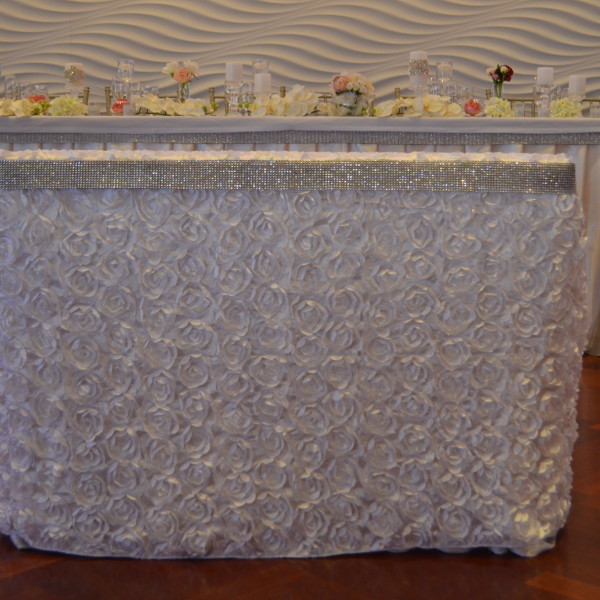 White rossette table cloth
